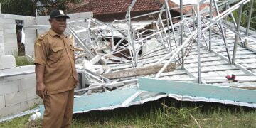 Angin Kencang Sapu Atap Rumah Warga Babakangebang