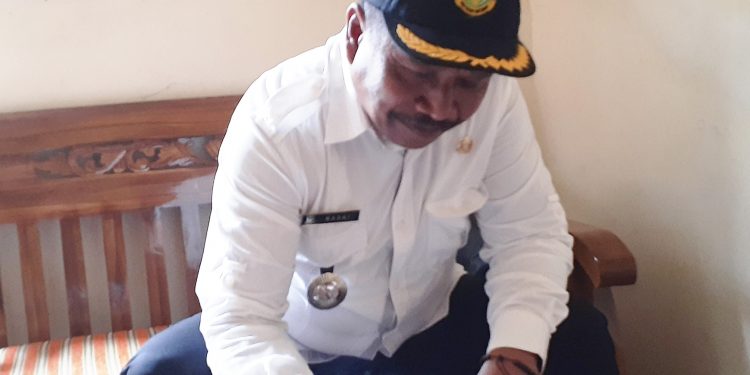 KEPALA DESA Paniis, Sarki mengaku masih menunggu itikad baik dari Direksi Perumda Air Minum Kota Cirebon.*