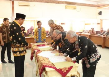 Pejabat Indramayu Tandatangani Fakta Integritas SAKIP