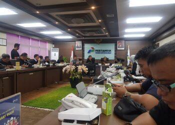 Puluhan pekerja media yang tergabung dalam Persatuan Wartawan Indonesia (PWO) Indramayu dan Ikatan Wartawan Online (IWO) melakukan kunjungan ke Pertamina RU VI Balongan. Kunjungan tersebut dalam rangka memperingati Hari Pers Nasional (HPN), Rabu (26/2).