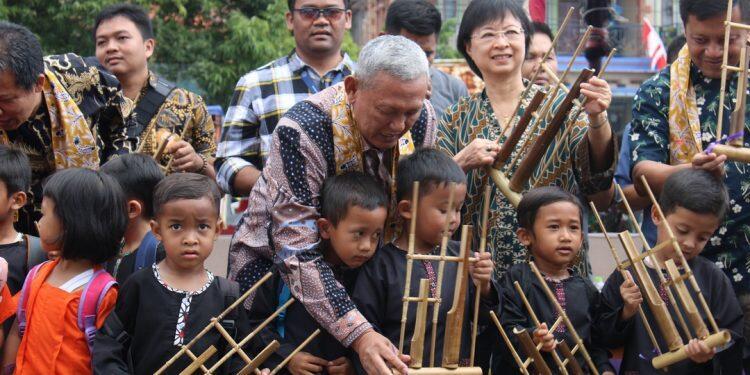 Bupati Kuningan Buka Saung Rahayat 2020