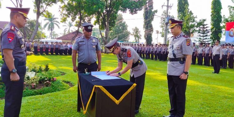 Polres Kuningan Gelar Sertijab Wakapolres