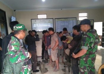 Kedapatan Mencuri Kayu, 13 Pelaku Hampir Diamuk Massa