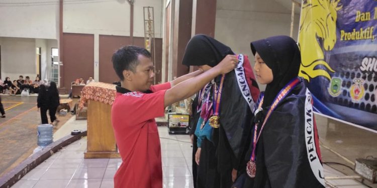PENGALUNGAN MENDALI pada kejuaraan silat Yamsik Kuningan Open (YKO) II tanggal 21-23 Pebruari 2020 di GOR Ewangga Kuningan.*