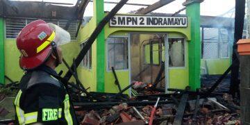 Enam Ruangan Gedung SMPN 2 Indramayu  Ludes Terbakar