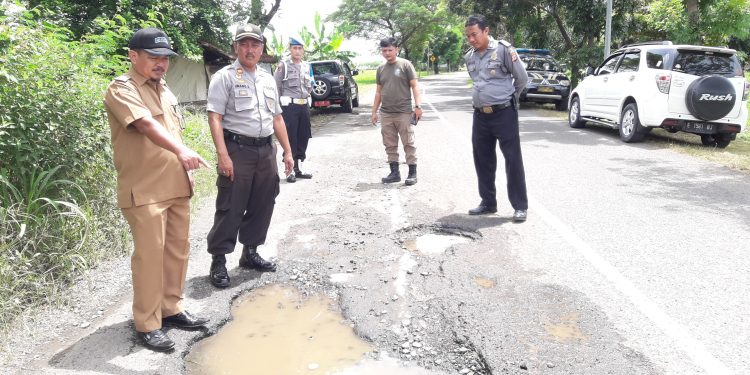 Muspika Ligung dan PT SLI Akan Cor Jalan Berlubang  di Jalur Lanud S.Sukani