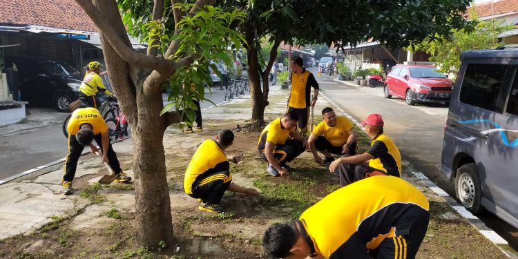 Antisipasi Virus Corona, Polres Cirebon Kota Bersih-bersih Lingkungan