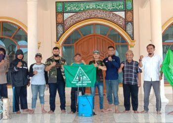 Banser Kecamatan Greged Bersama Pemdes Melakukan penyemprotan disinfektan