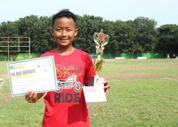 Devin Raih Bek Terbaik di Piala Zakat Center