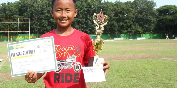 Devin Raih Bek Terbaik di Piala Zakat Center