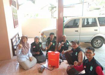 LPBI NU Lakukan Penyemprotan Disinfektan di Masjid dan Musola di Wilayah Astanajapura