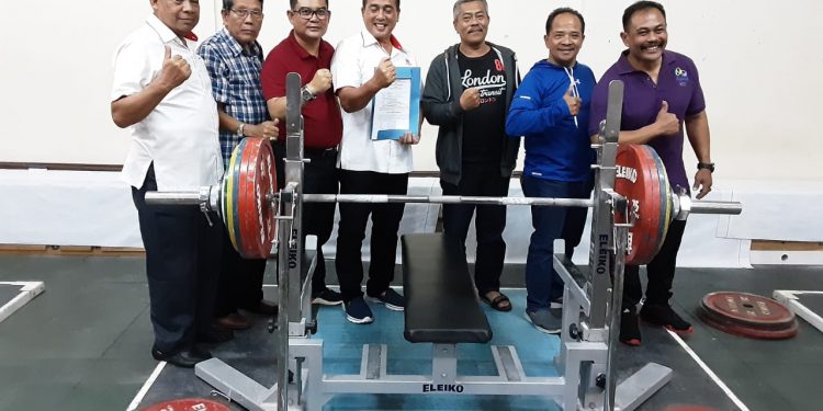 KONI Kuningan Dapat Bantuan Peralatan Angkat Berat Senilai 300 Juta