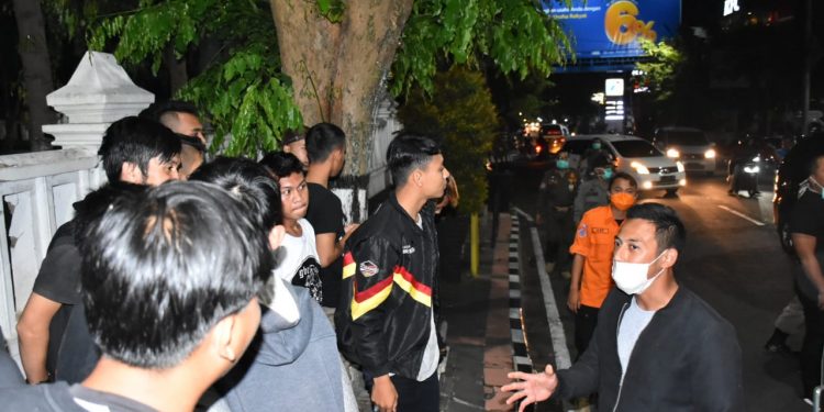 Sosialisasi di Area Publik, Wabup Ingatkan Kewaspadaan Terhadap Penyebaran Covid-19
