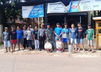 Pemuda Desa Lebakmekar Lakukan Penyemprotan Desinfektan Secara Swadaya