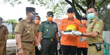 Petugas Posko Siaga Covid-19 Cidahu Dapat Bantuan APD