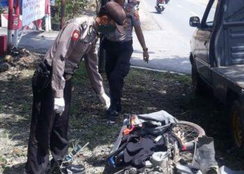 Sepeda Motor Hantam Sedan, Satu Korban Meninggal Dunia
