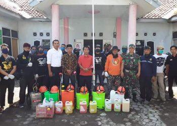 Pemdes Klayan Bersama Ormas Macan Ali Sterilisasi Wilayah Cegah Covid-19