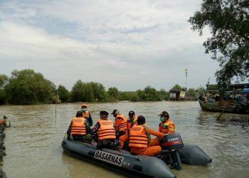 Terjatuh di Sungai Saat BAB, Warga Gebang Belum Ditemukan