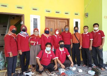 Tukang Ojeg dan Pengemudi Becak Dapat Sembako dari FHPTK