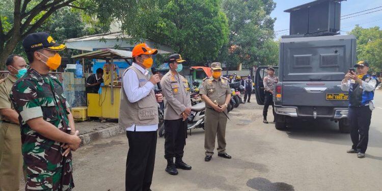 Forkopimda Indramayu Lakukan Penyemprotan Massal,  Himbau Warga Phisycal Distancing