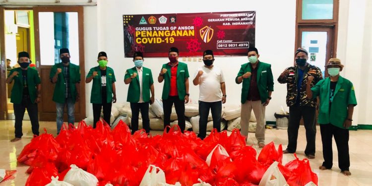 Peduli Covid-19, GP Ansor Indramayu Bagikan Sembako 3 Ton Beras