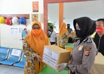 Polres Indramayu Beri Bantuan APD untuk Puskesmas dan Rumah Sakit