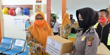 Polres Indramayu Beri Bantuan APD untuk Puskesmas dan Rumah Sakit