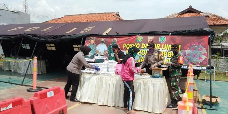 Polsek Jatibarang Dirikan Dapur Umum Bantu Warga Terdampak Covid-19