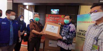 Prihatin Pandemi Covid-19, Herman Khaeron Bagikan APD dan Masker