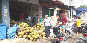 Pedagang Pasar Tradisional Mengeluh Supermarket dan Grosir Tetap Buka