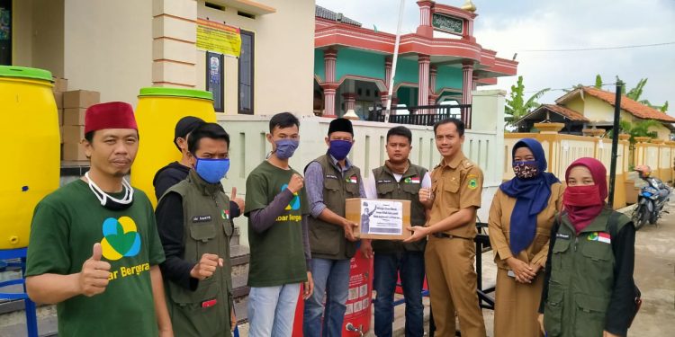 Jabar Bergerak Tebar Sembako dan Wastafel