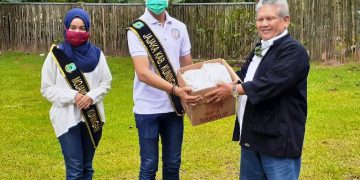 Moka Peduli Serahkan Bantuan Sembako dan Masker