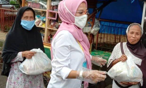 Perwosi Kuningan Peduli Pedagang Kaki Lima, Salurkan Bantuan 130 Paket Sembako