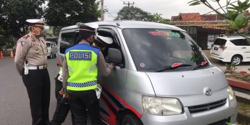 Puluhan Kendaraan Masuk Kuningan Diminta Putar Balik