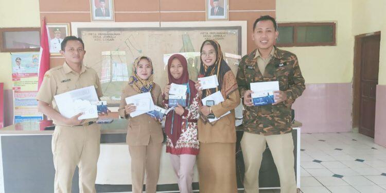 Perangkat Desa Ambulu Sumbangkan Setengah Gaji untuk Warga Terdampak Covid-19