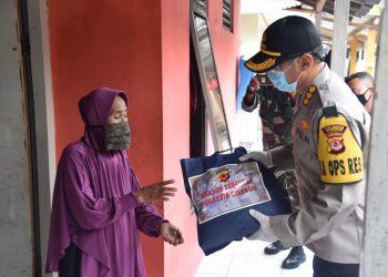 Polresta Cirebon Salurkan Ratusan Paket Sembako di Lima Kecamatan