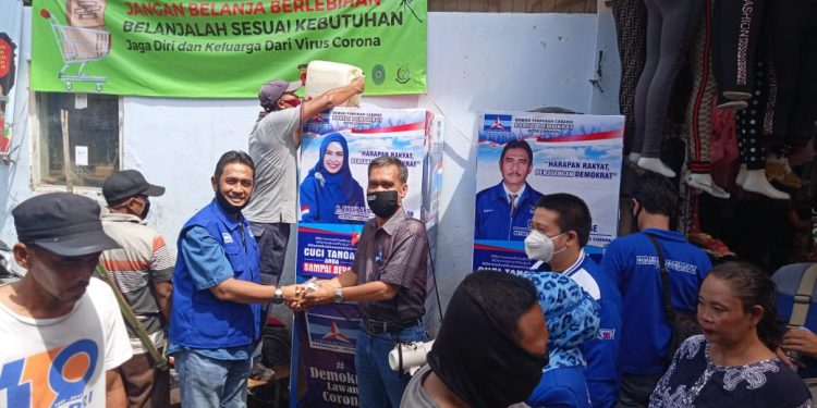 Yuliarso Sumbang Dua Unit Wastafel untuk Pasar Tradisional