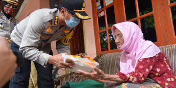 Polresta Cirebon Salurkan Ratusan Paket Sembako ke 6 Desa