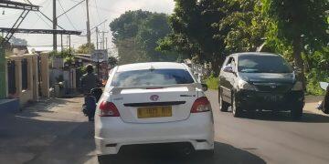 Kuningan Kecolongan, Ada Taksi Konvesional dari Jakarta