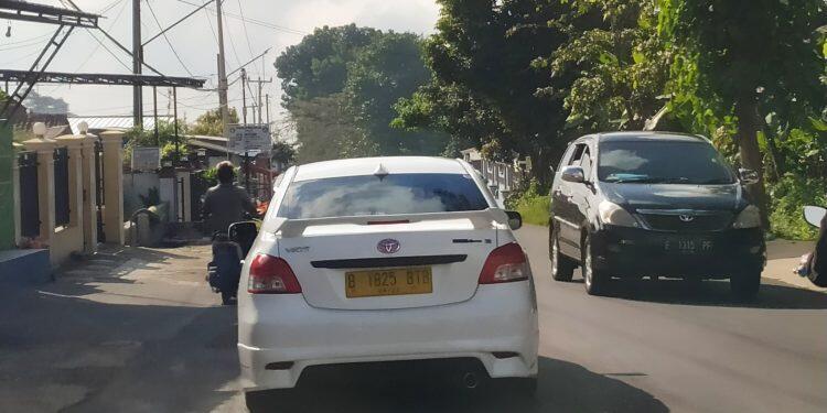 Kuningan Kecolongan, Ada Taksi Konvesional dari Jakarta
