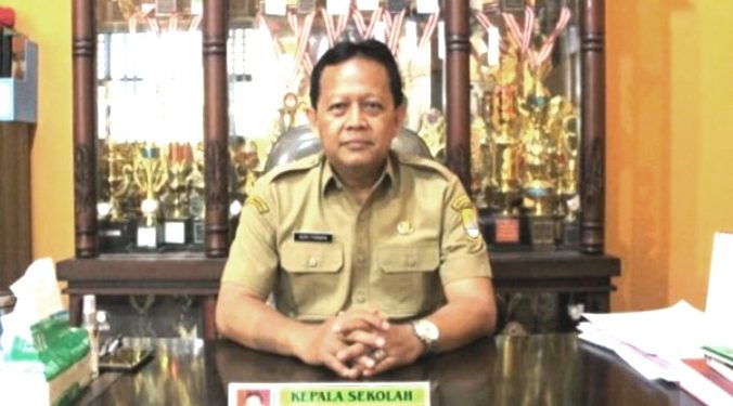 DRS. Herri Purnama, Kons – Kepala Sekolah SMPN 1 Sumber