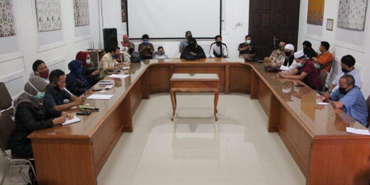 Temui Pansus, Pedagang PGC Minta Tetap Berdagang