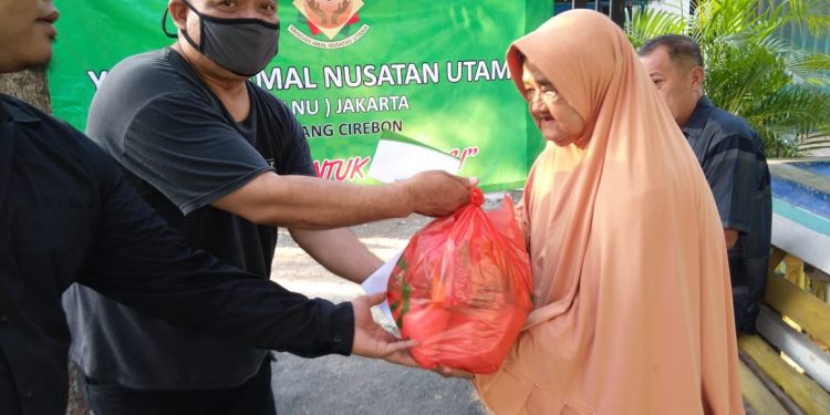 YANU Bagikan 3.000 Paket Sembako dan Uang Tunai untuk Warga