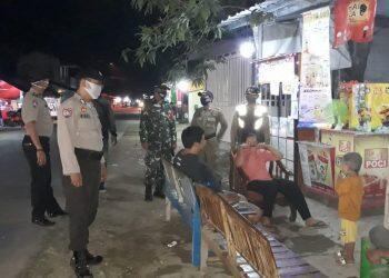 Aparat Gabungan Bubarkan Kerumunan Pemuda di Kedai Makan