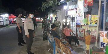 Aparat Gabungan Bubarkan Kerumunan Pemuda di Kedai Makan