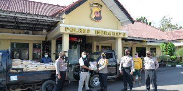 Bripka Daemudi Sumbangkan Beras 2,5 Ton untuk Warga Terdampak Covid-19