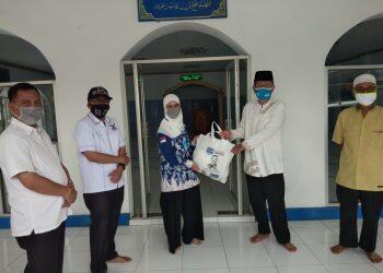 Hero – Ratnawati Beri Bantuan APD Bagi Tenaga Medis