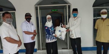 Hero – Ratnawati Beri Bantuan APD Bagi Tenaga Medis