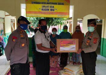 Kapolres Bagikan 1,5 Ton Beras dan Ratusan Sembako untuk Warga Terdampak Covid-19