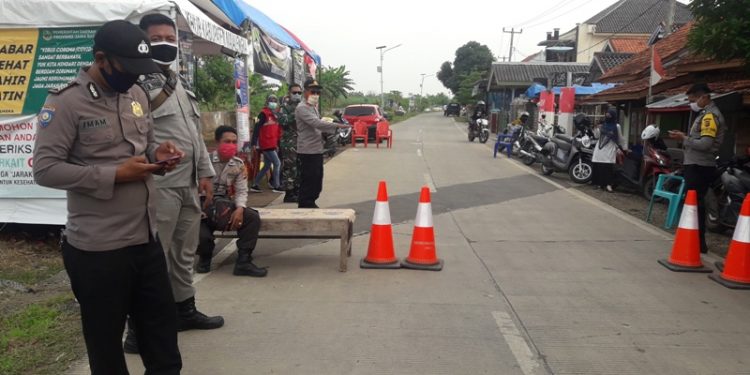 Hari Ke-6 PSBB, Petugas Perketat Penjagaan Perbatasan Majalengka-Indramayu